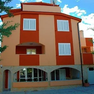 Hotel Mediteran, Okrug Gornji
